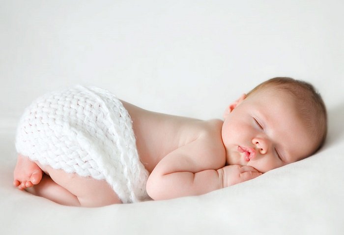 Tại sao trẻ sơ sinh ngủ nhiều: Bố mẹ có nên lo lắng?